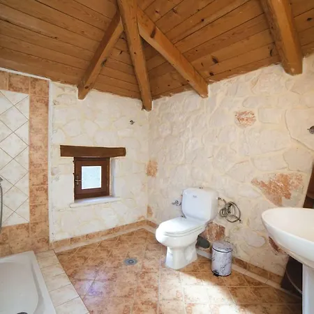 Villa Stone Near The Beach *